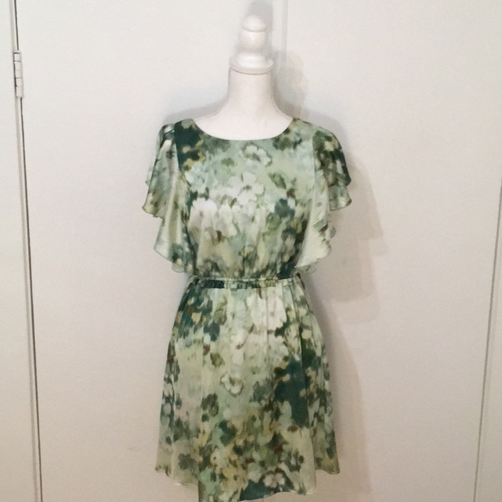 Green floral flutter sleeve dress - Picture 1 of 3